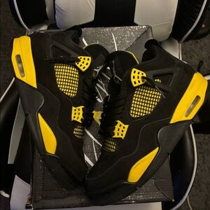 Jordan retro 4 “thunder”